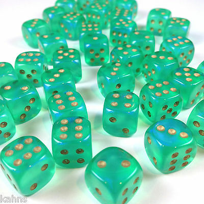 Chessex Borealis 12mm d6 Ljusgrön/guld Luminary Tärningsblock (36 tärningar)