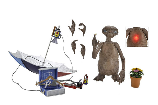 E.T. (40th Anniversary) – 7” Scale Actionfigur – Ultimate Deluxe E.T. with LED Chest